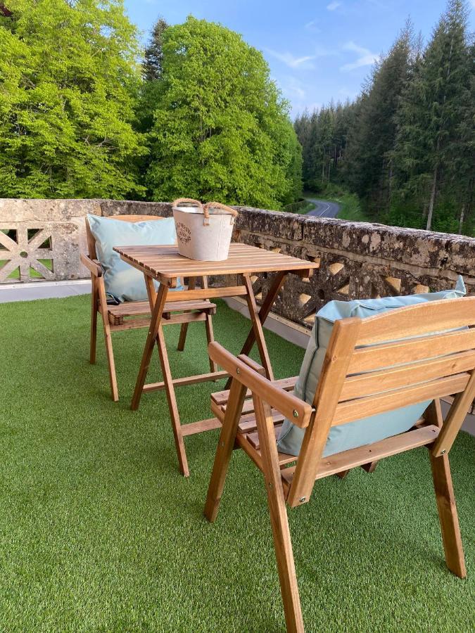 Domaine De Marchal - Chambres Et Table D'Hotes Celles-Sur-Durolle Экстерьер фото